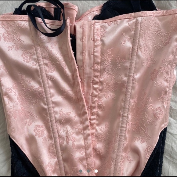 beautiful pink corset - Picture 3 of 3